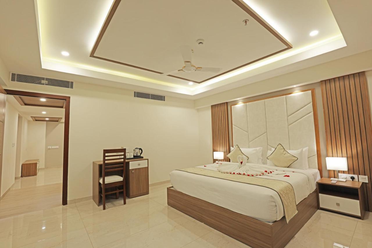 Hotel Krishnavalsam Regency Guruvāyūr Exteriér fotografie
